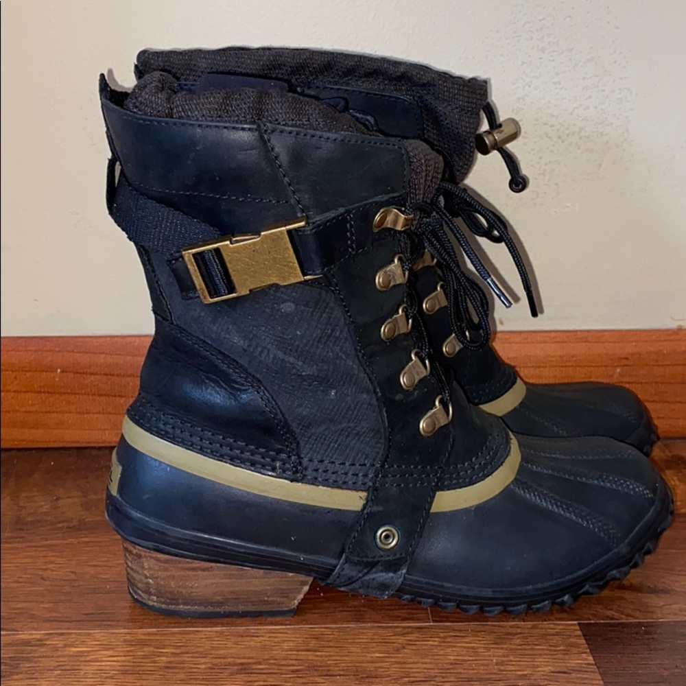 Used Sorel Conquest Carly Short Boot